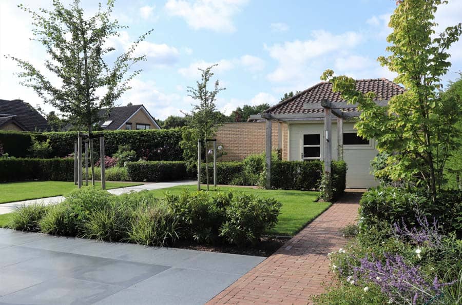 formele tuin met gevarieerde beplanting (9)