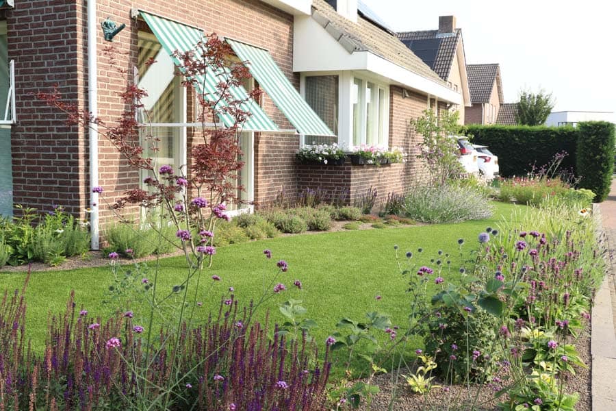 organisch vormgegeven voortuin (10)